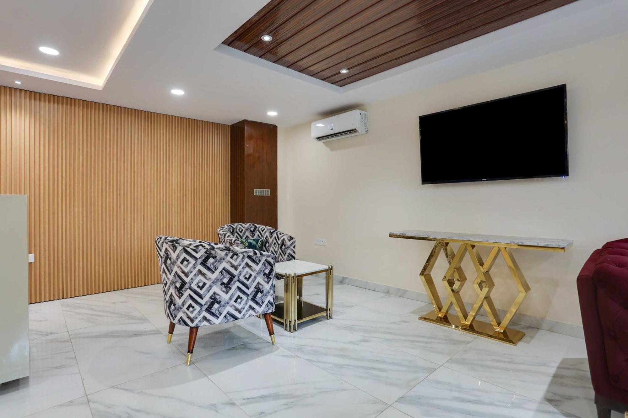 Townhouse The Adore Inn Gurgaon Bagian luar foto