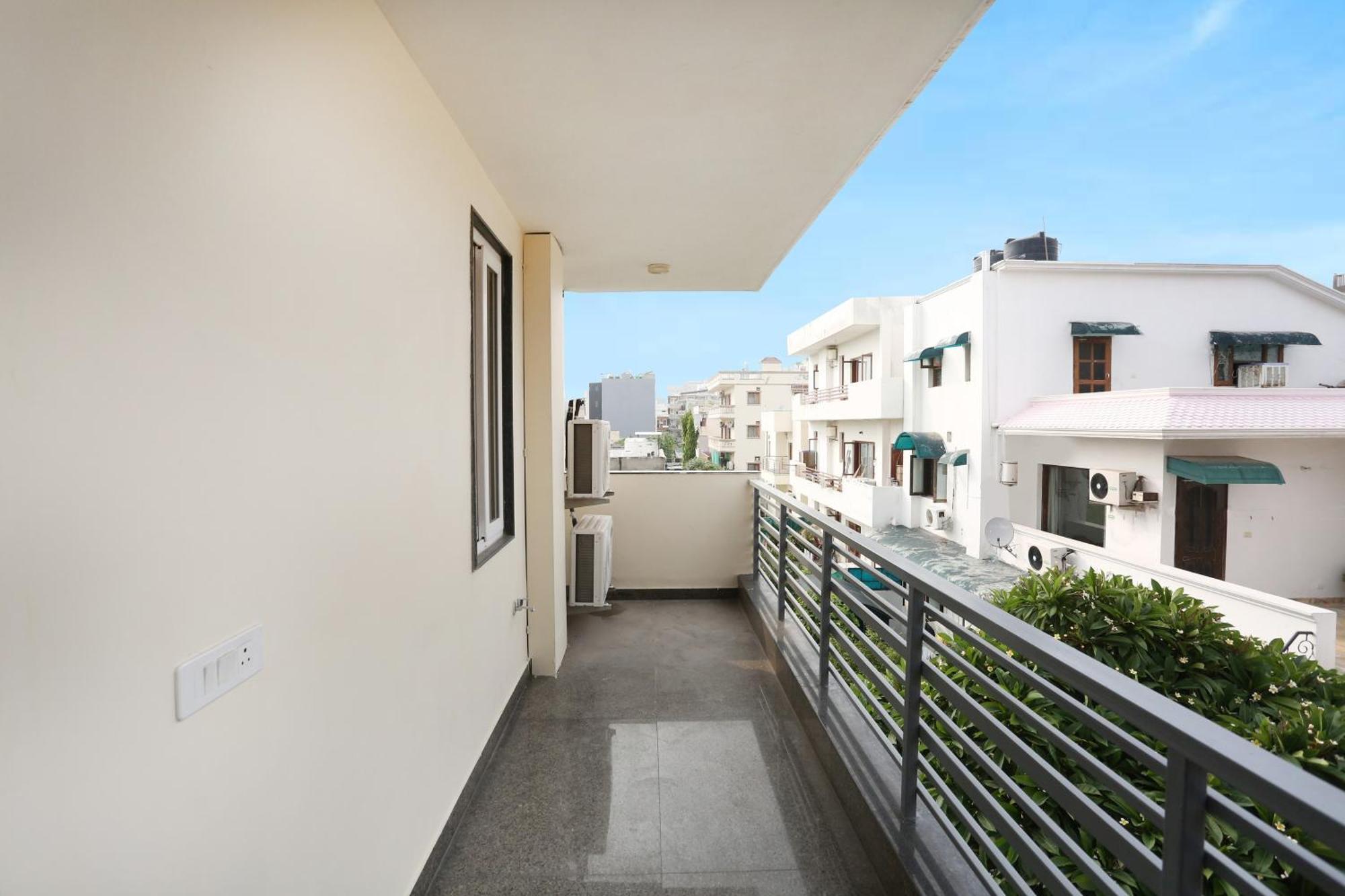 Townhouse The Adore Inn Gurgaon Bagian luar foto
