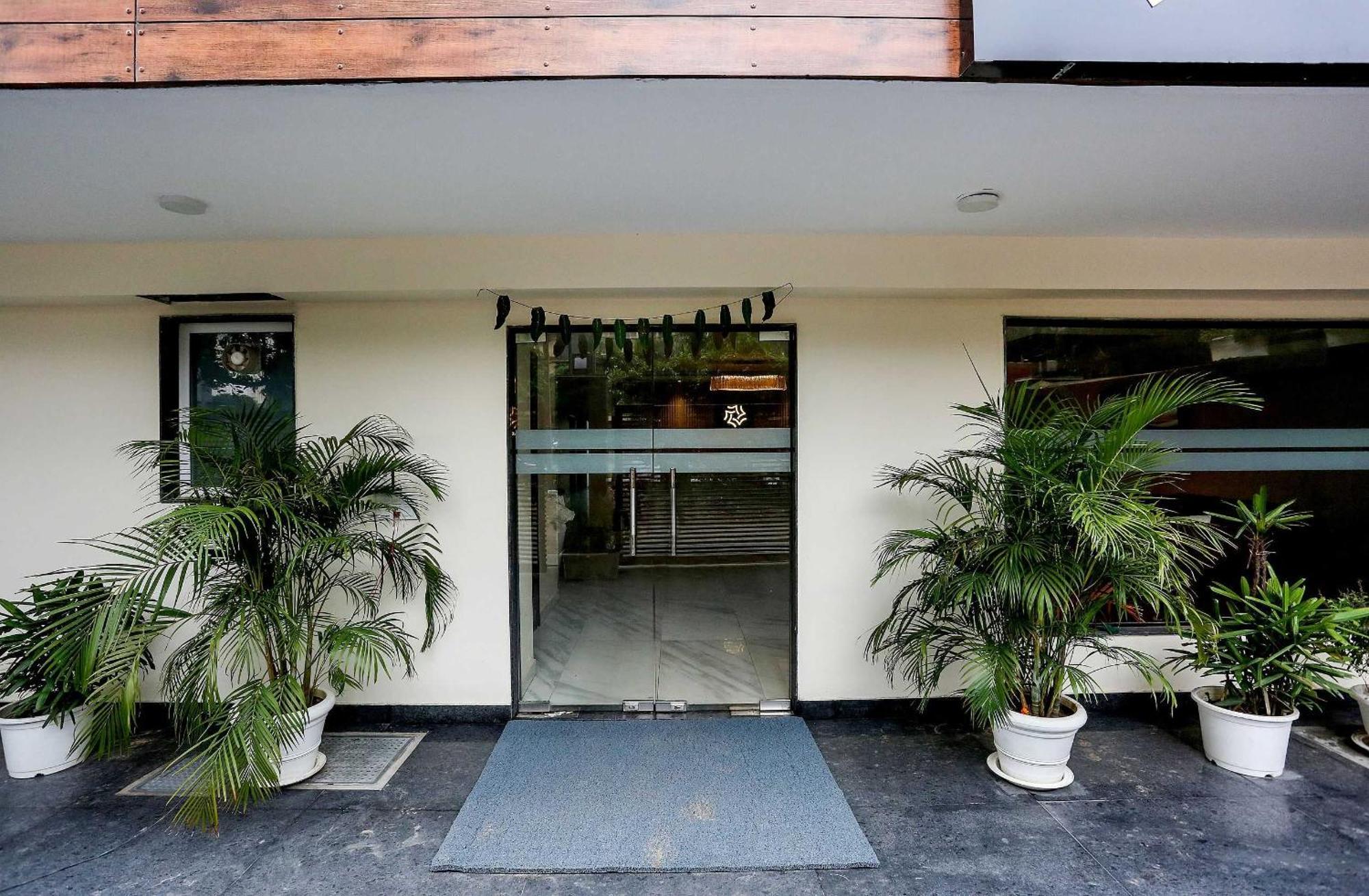 Townhouse The Adore Inn Gurgaon Bagian luar foto