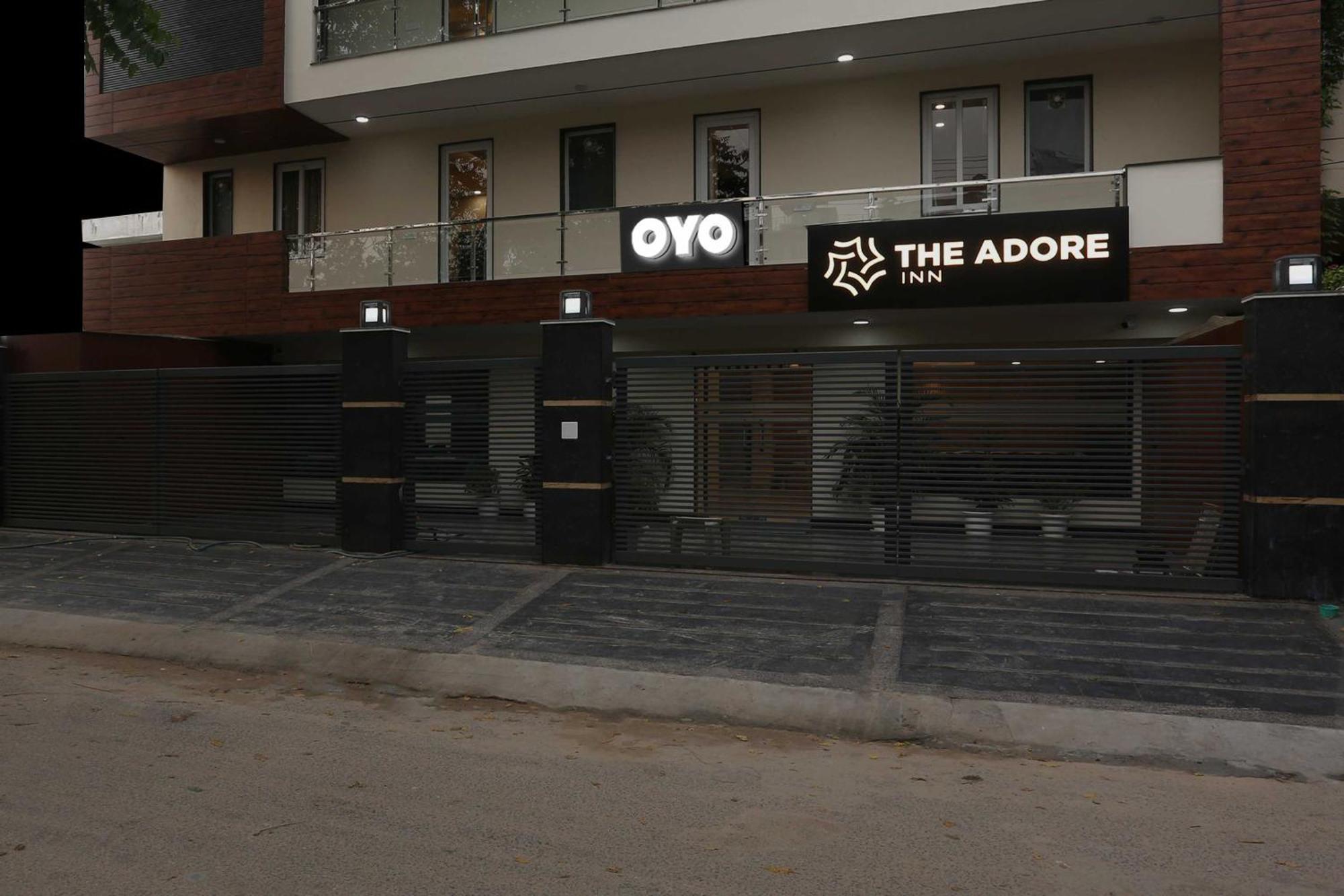 Townhouse The Adore Inn Gurgaon Bagian luar foto
