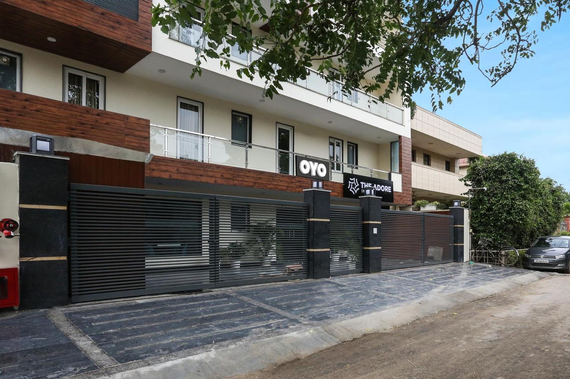Townhouse The Adore Inn Gurgaon Bagian luar foto